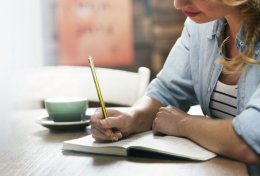 Eu vou revisar seus textos e dar dicas de aprimoramento