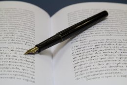 Eu vou corrigir a gramática de seus textos