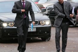 Eu vou fazer seus trabalhos da faculdade