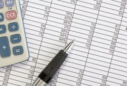 Eu vou fazer uma planilha e te dar dicas para organizar seus gastos pessoais