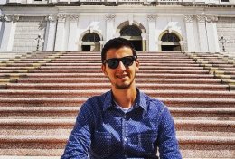 Eu vou criar textos e corrigi-los conforme a gramática portuguesa para você