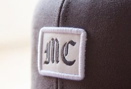 Eu vou confeccionar bonés de alta qualidade para sua empresa com um preço bem acessivel