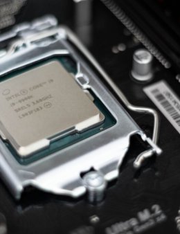 Eu vou te dar suporte de peças de PC pra você