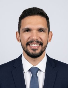 Eu vou restaurar sua foto em 4K.